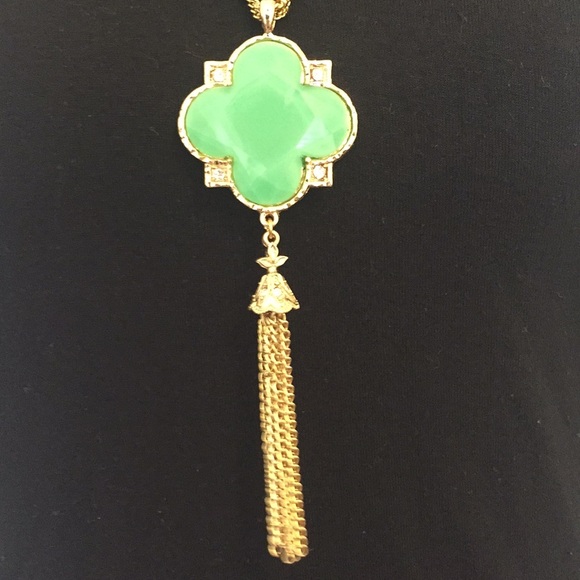 Beautiful 18” Necklace W/ Matching Dangle Earrings - Picture 4 of 8